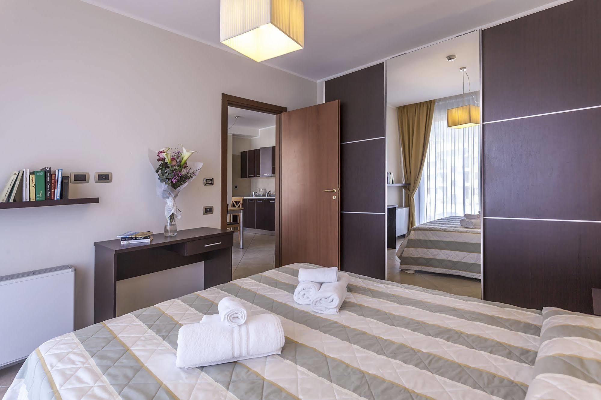 Aparthotel Anghel シエーナ エクステリア 写真
