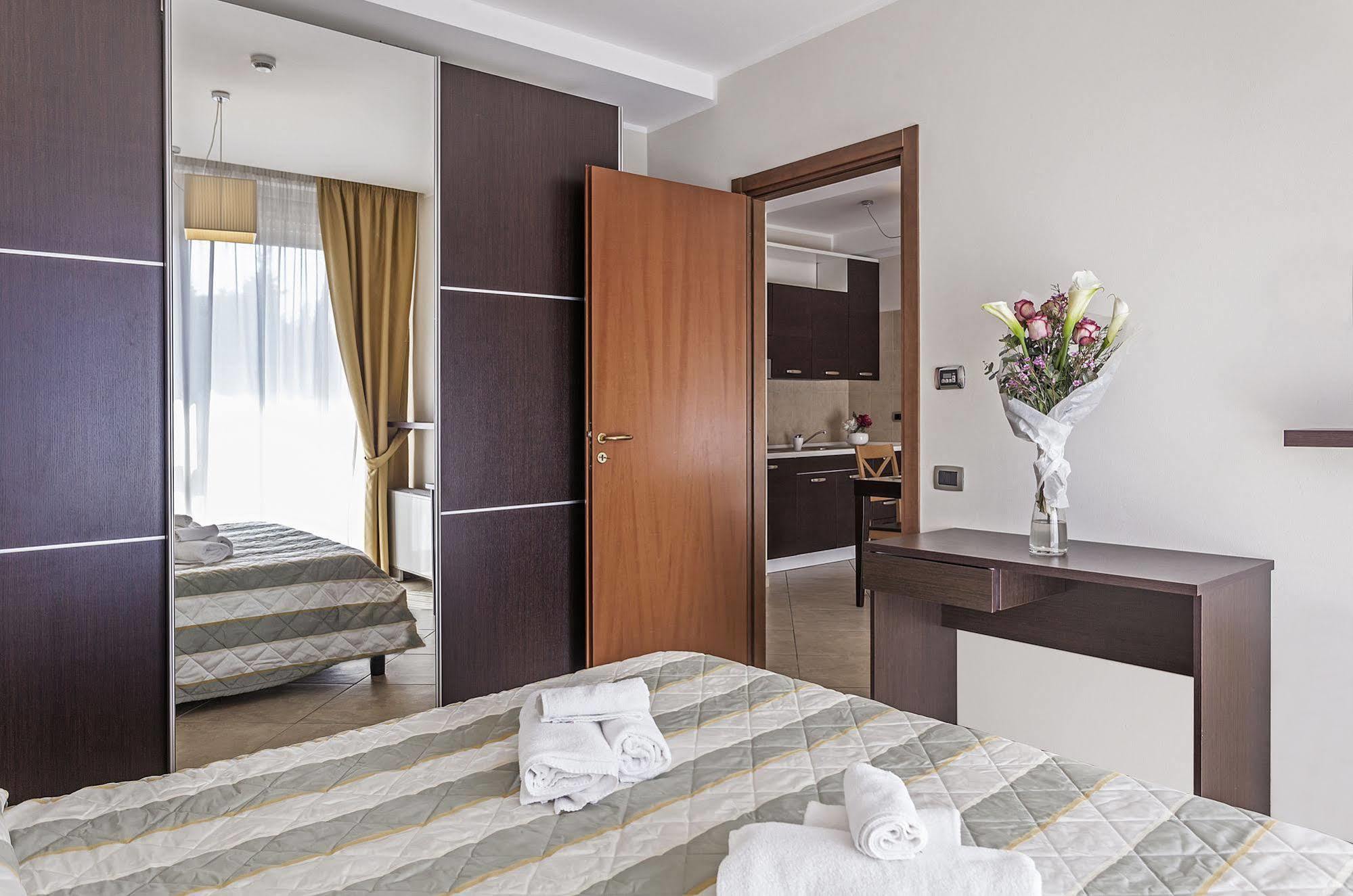 Aparthotel Anghel シエーナ エクステリア 写真